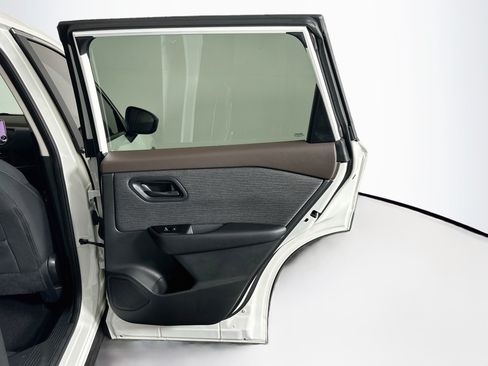 Used 2023 Nissan Rogue S FWD image 29