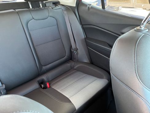 Used 2025 Chevrolet Trax LT w/ LT Convenience Package FWD image 30