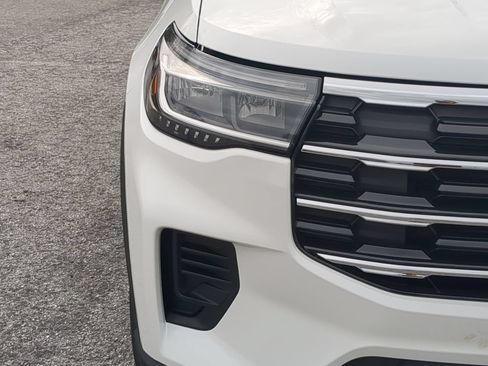 New 2026 Ford Explorer Active RWD image 8