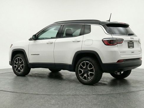 Used 2025 Jeep Compass Trailhawk AWD/4WD image 6