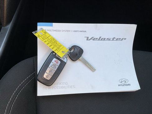 Used 2017 Hyundai Veloster Value Edition image 27