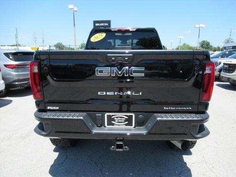 Used 2025 GMC Sierra 2500 Denali Ultimate image 6