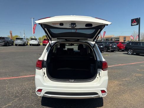 Used 2018 Mitsubishi Outlander 4WD Plug-In Hybrid image 8
