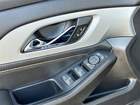 Used 2021 Chevrolet Traverse RS image 21