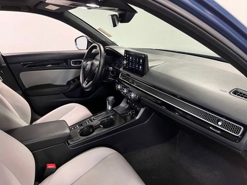 Used 2025 Honda Civic Sport image 11
