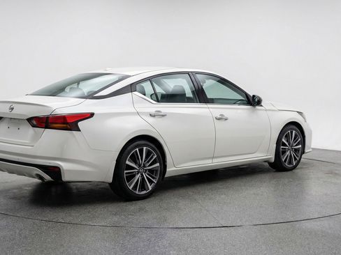 Used 2025 Nissan Altima 2.5 SV FWD image 7