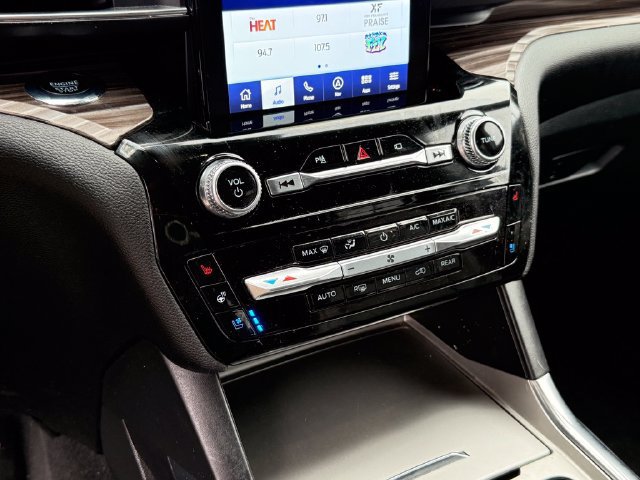 Used 2022 Ford Explorer Limited w/ Limited Technology Package AWD/4WD image 18