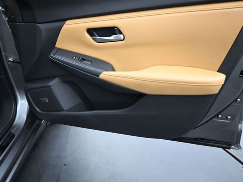 Used 2024 Nissan Sentra SV w/ SV Premium Package image 22