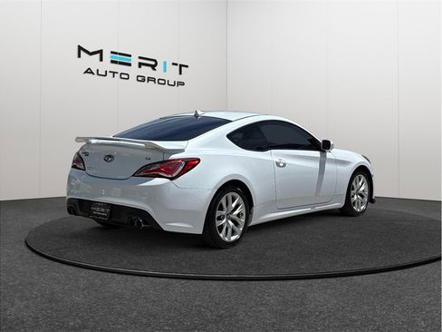 Used 2016 Hyundai Genesis 3.8 RWD image 9