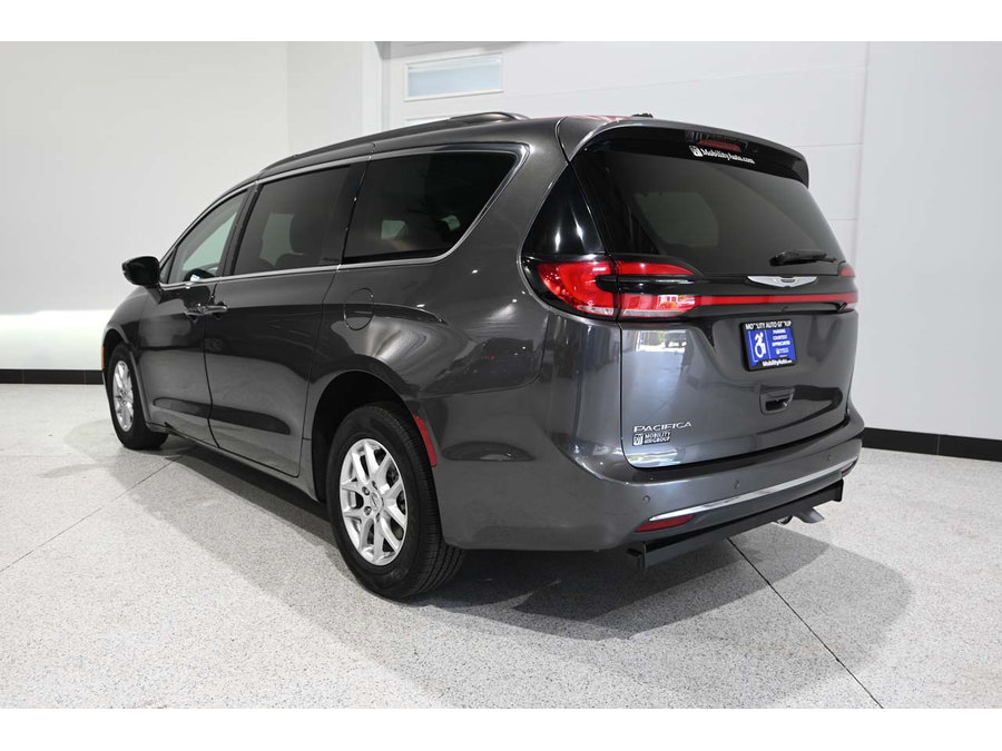 Used 2022 Chrysler Pacifica Touring-L FWD image 8