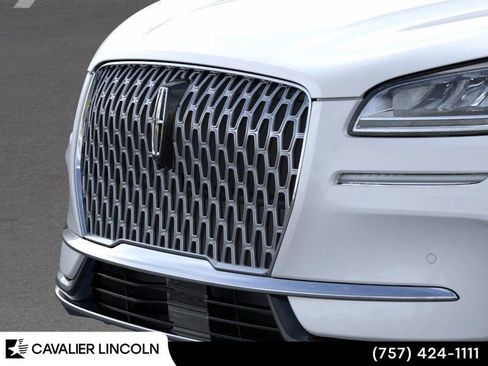 Used 2025 Lincoln Corsair Premiere w/ Equipment Group 101A image 17