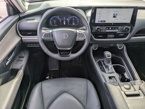 Used 2025 Toyota Grand Highlander AWD Hybrid image 17