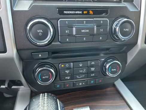 Used 2015 Ford F150 Lariat image 15