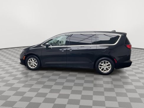 Used 2019 Chrysler Pacifica LX image 32