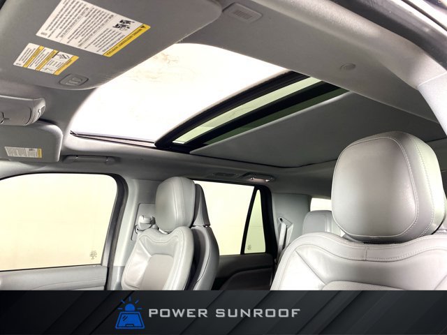 Used 2021 Lincoln Navigator Reserve w/ Luxury Package AWD/4WD image 2