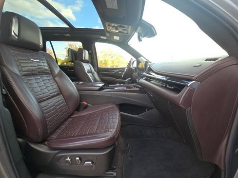 Used 2022 Cadillac Escalade Sport Platinum image 13