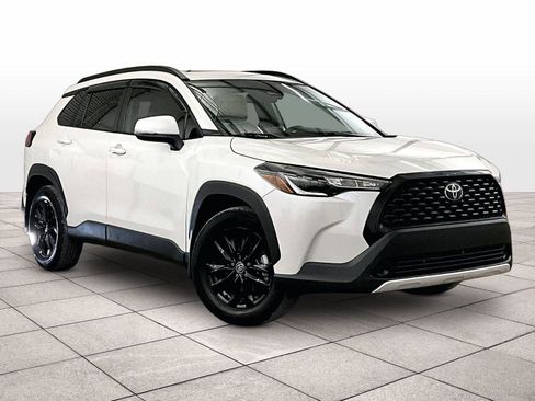 Used 2023 Toyota Corolla Cross LE w/ Moonroof Package image 2