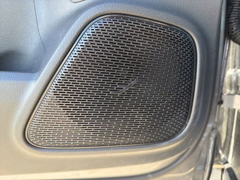 Used 2024 Mercedes-Benz GLB 250 4MATIC image 16