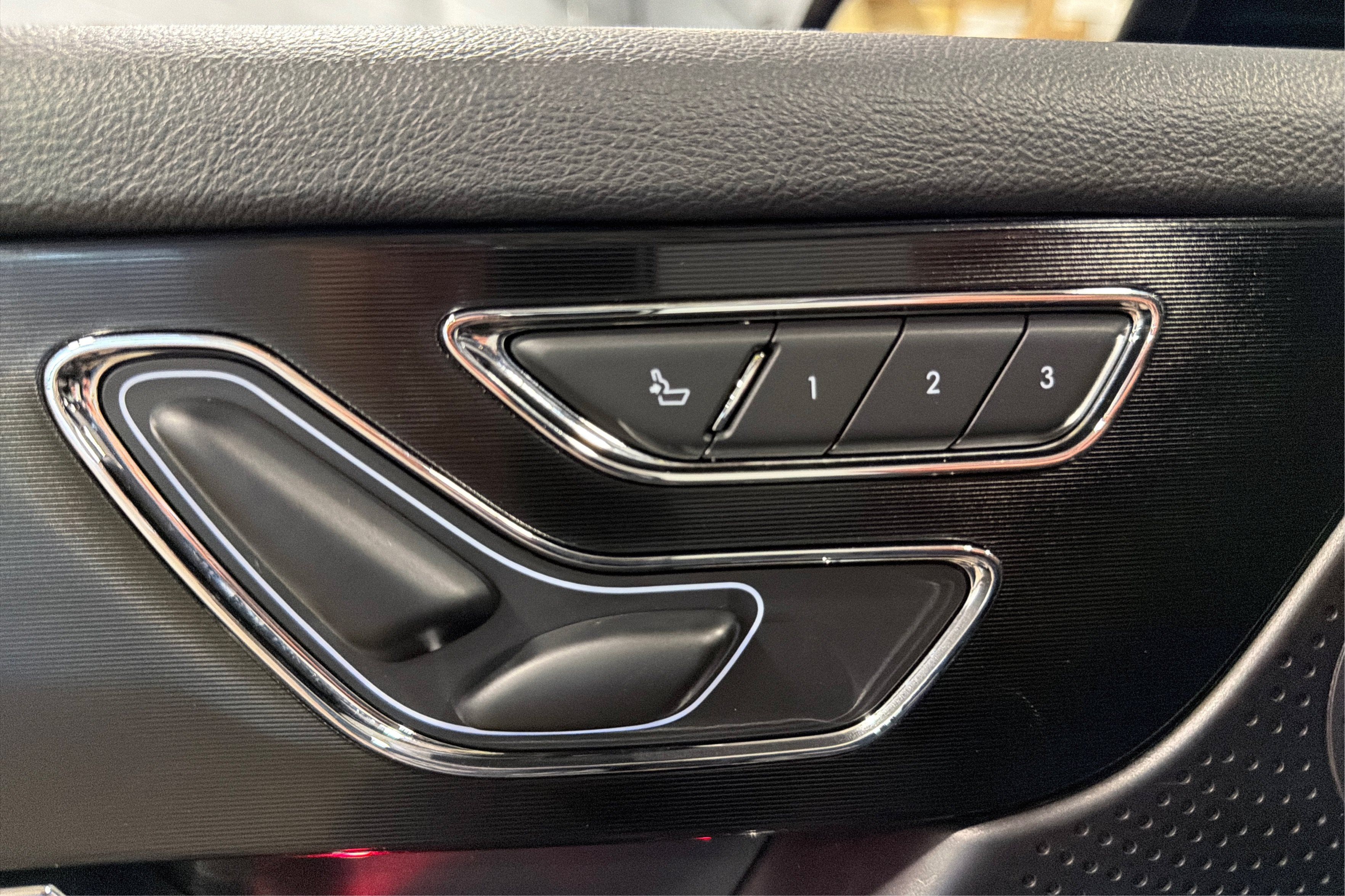 Used 2023 Lincoln Corsair AWD w/ Equipment Group 101A image 17