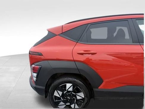 Used 2025 Hyundai Kona SEL FWD image 4