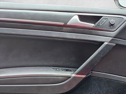 Used 2020 Volkswagen GTI SE image 10