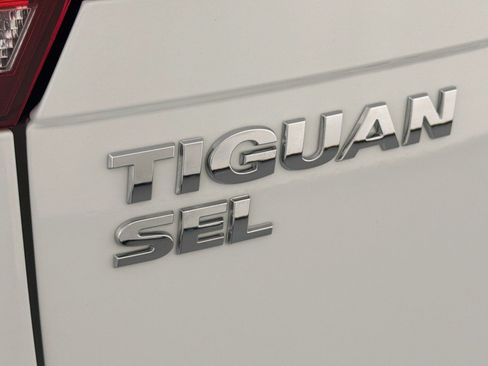 Used 2020 Volkswagen Tiguan SEL FWD image 10