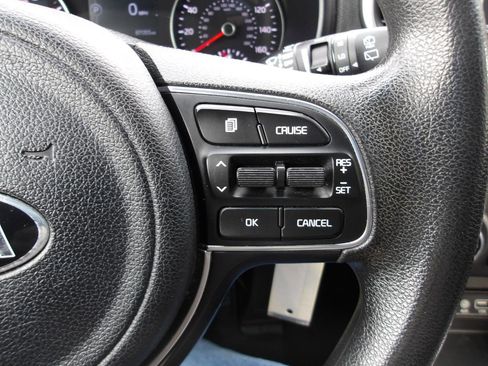 Used 2018 Kia Sportage LX AWD/4WD image 16