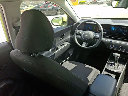 Certified 2025 Hyundai Kona SE AWD/4WD image 13