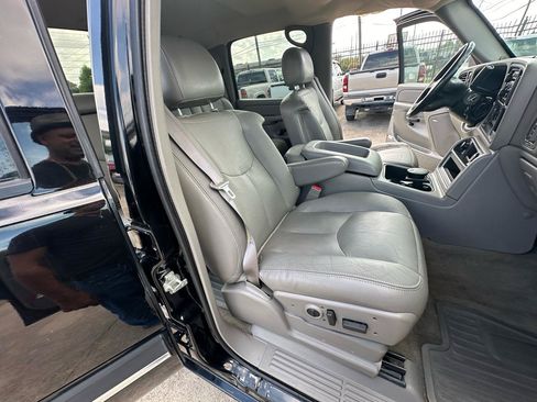 Used 2006 Chevrolet Silverado 2500 LT w/ Onstar Plus Package AWD/4WD image 43