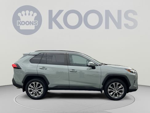 Used 2022 Toyota RAV4 XLE Premium AWD/4WD image 8