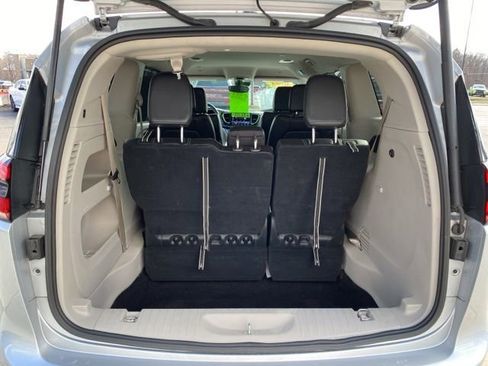 Used 2024 Chrysler Pacifica Touring-L image 5