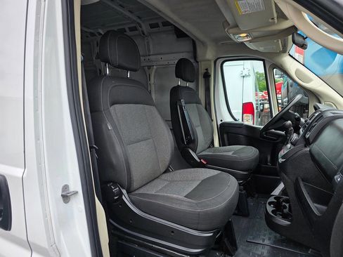 Used 2020 RAM ProMaster 2500 w/ Interior Convenience Group FWD image 9