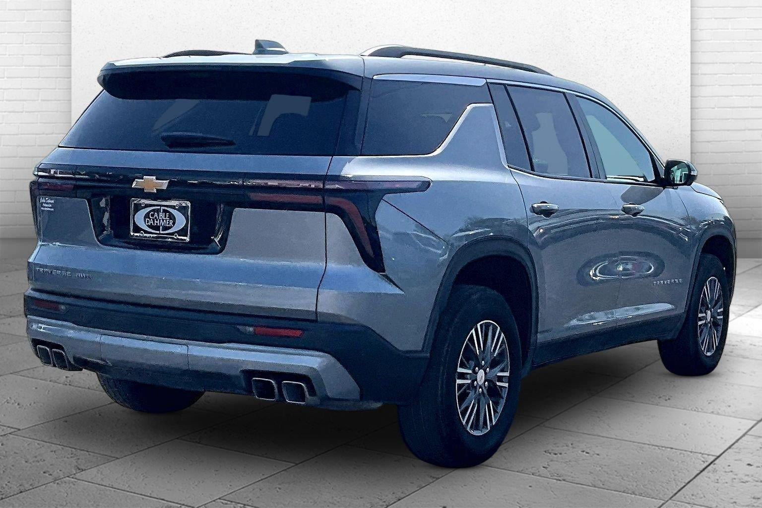 Used 2026 Chevrolet Traverse LT w/ Driver Confidence Package AWD/4WD image 14