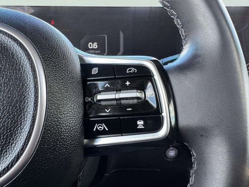 Used 2025 Kia Carnival SX w/ SX Dark Edition Package image 26