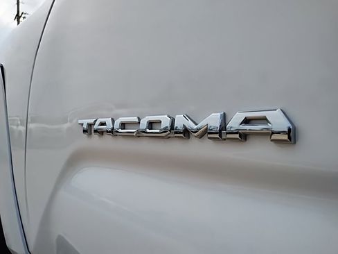 Used 2021 Toyota Tacoma TRD Sport w/ Technology Package AWD/4WD image 13
