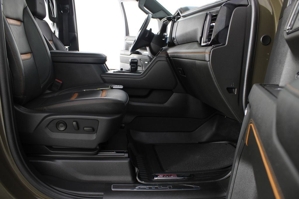 Used 2024 GMC Sierra 1500 AT4 w/ Technology Package AWD/4WD image 26
