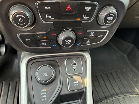 Used 2018 Jeep Compass Latitude w/ Popular Equipment Group AWD/4WD image 24