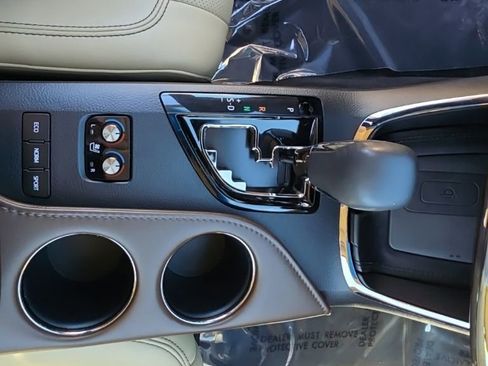 Used 2013 Toyota Avalon Limited w/ Technology Pkg image 21