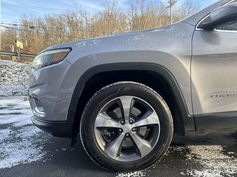 Used 2019 Jeep Cherokee Limited w/ Technology Group image 23