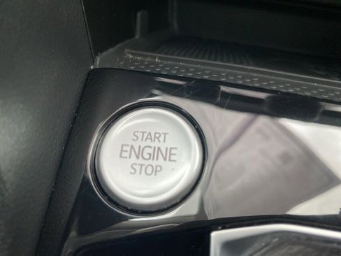 Used 2024 Volkswagen Taos SE image 39