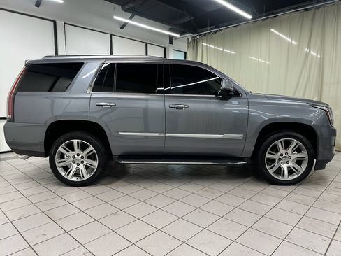Used 2020 Cadillac Escalade Luxury image 3