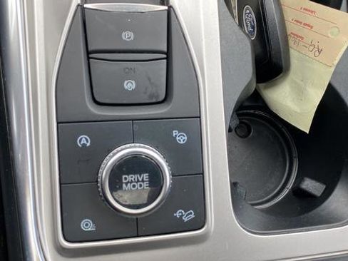Used 2020 Ford Explorer Platinum w/ Premium Technology Package AWD/4WD image 18