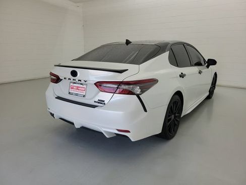 Used 2022 Toyota Camry XSE w/ Navigation Upgrade Package FWD image 5