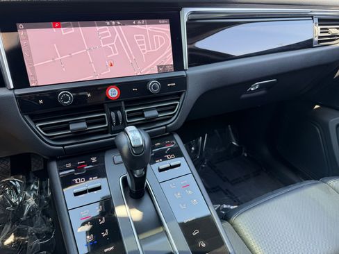 Certified 2023 Porsche Macan S AWD/4WD image 23