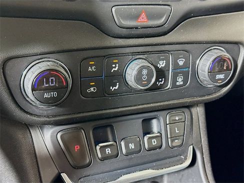 Used 2019 GMC Terrain SLT w/ Preferred Package image 13