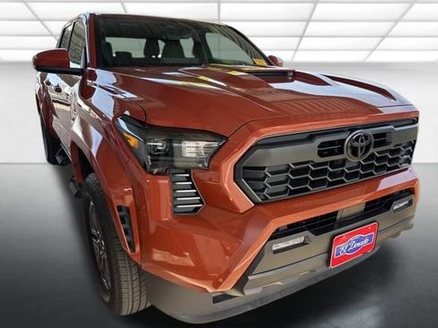 Used 2025 Toyota Tacoma TRD Sport image 1