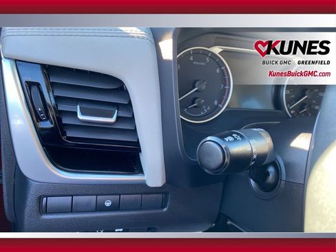 Used 2023 Nissan Rogue SL w/ SL Premium Package image 22