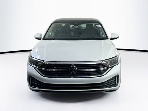 Used 2022 Volkswagen Jetta SEL image 2