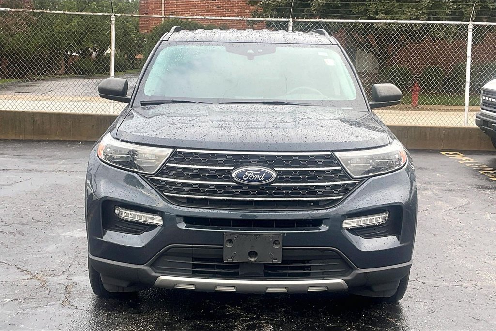 Used 2024 Ford Explorer XLT w/ Equipment Group 202A AWD/4WD image 2