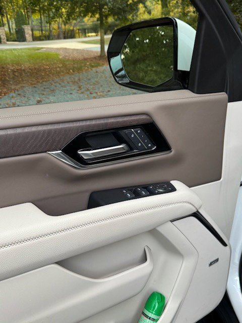 Used 2025 GMC Yukon XL Denali w/ Advanced Technology Package AWD/4WD image 6